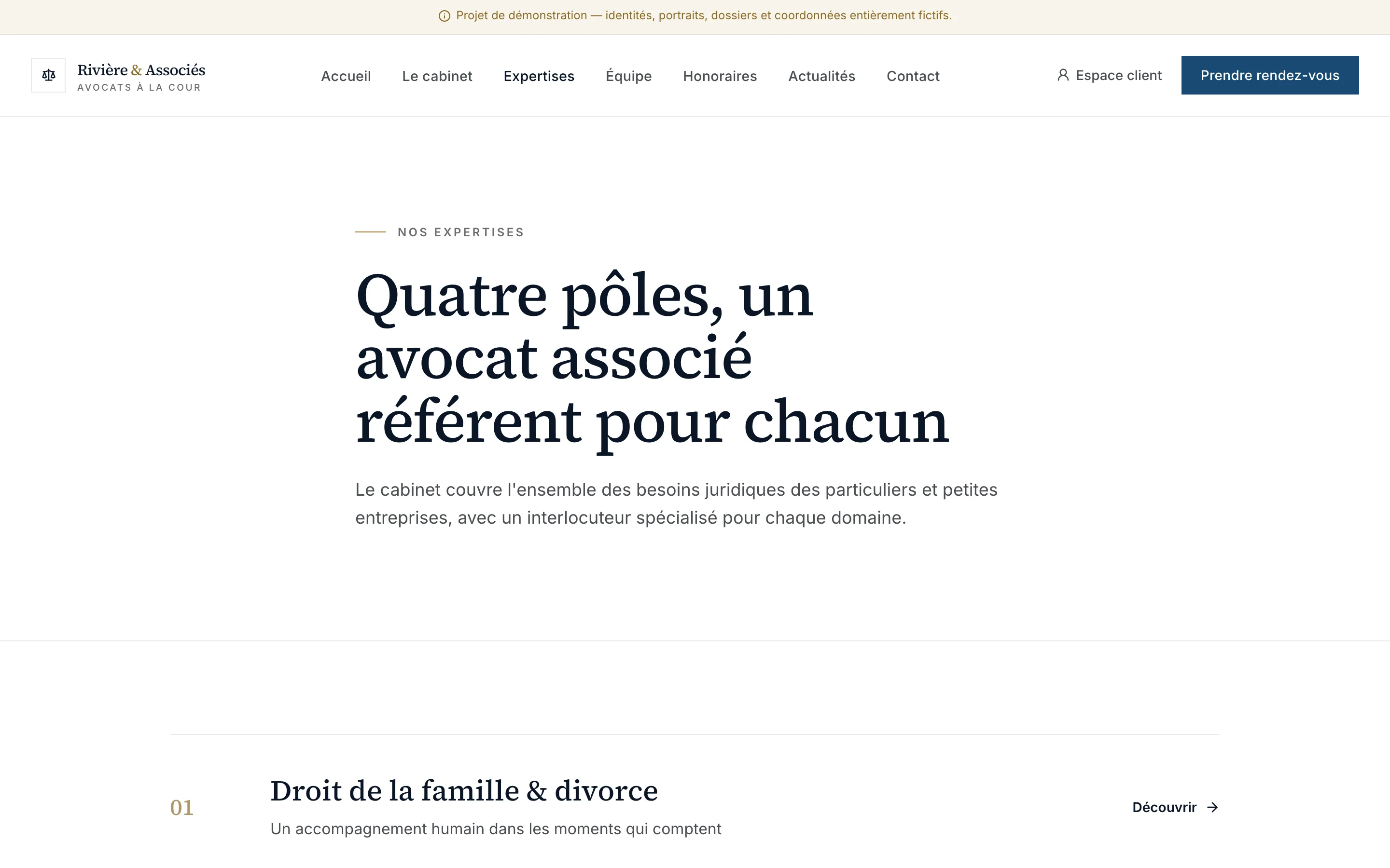 Capture d'écran de la page Quatre pôles, un avocat associé référent pour chacun