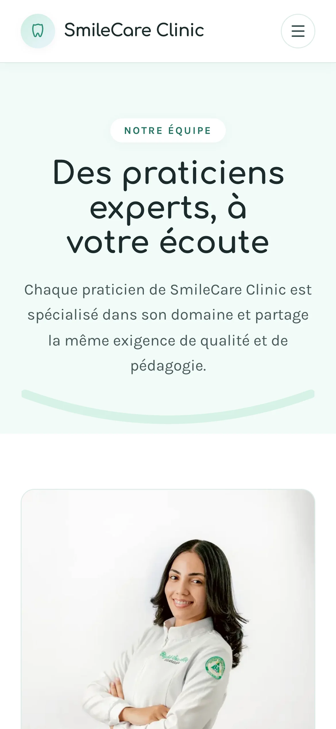 Capture d'écran réelle de la page des praticiens en mobile