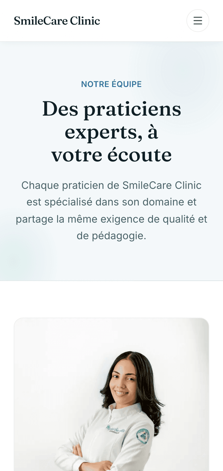 Capture d'écran réelle de la page des praticiens en mobile